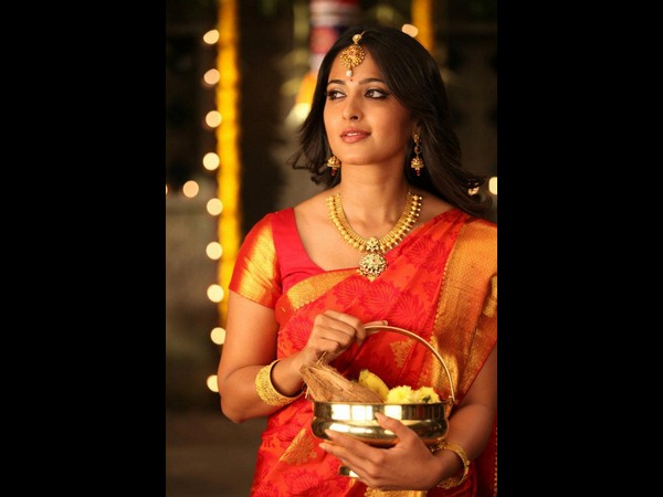 డార్క్ రెడ్ సిల్క్ శారీ: