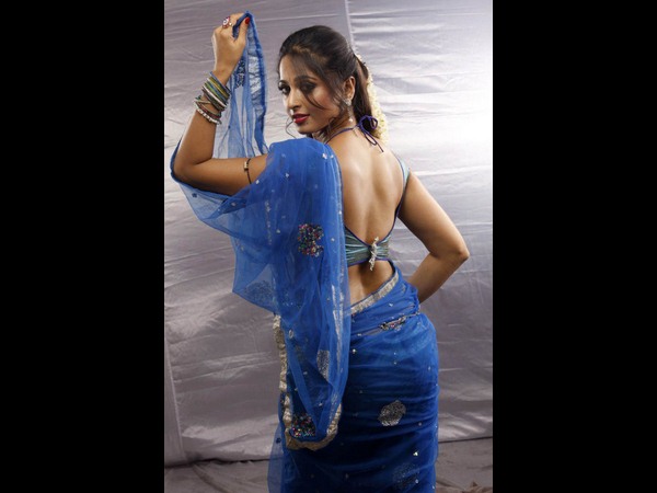 నేవీ బ్లూ కలర్: 