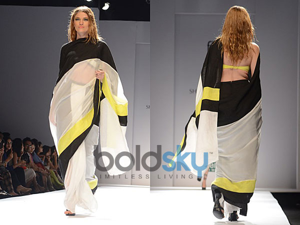 శారీ విత్ బికిని: 