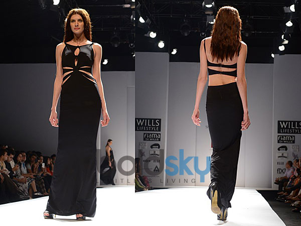 కీ హోల్ నెక్ గౌన్: 