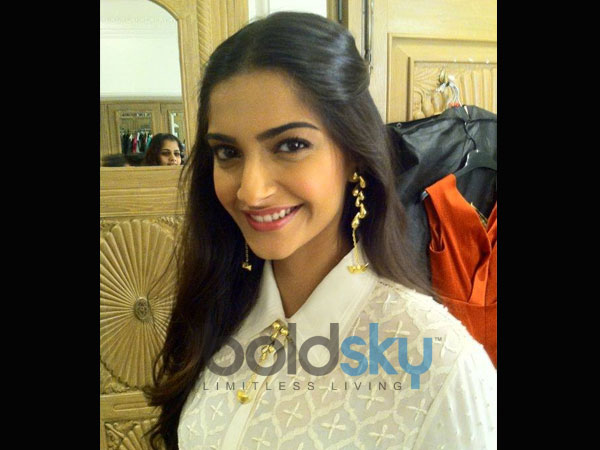 5. హాఫ్ పిన్డ్ హెయిర్: 