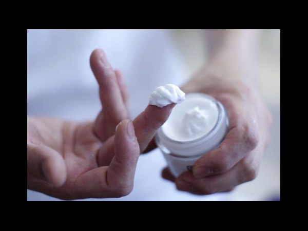 40ఏళ్ళ తర్వాత యాంటీ ఏజింగ్ ఫేస్ క్రీమ్స్ ను ప్రయత్నించండి: 