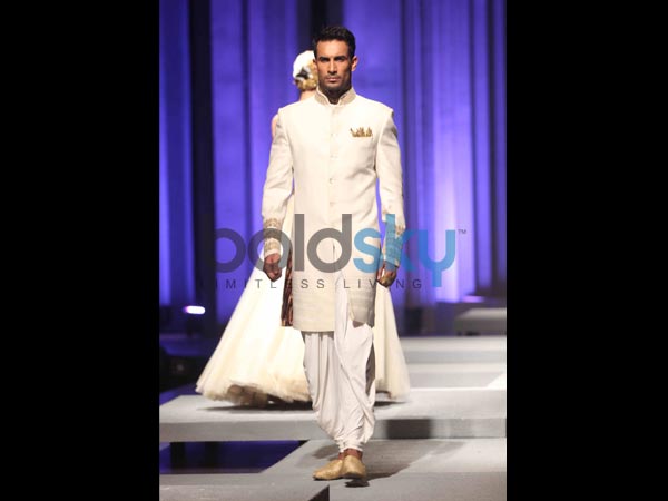 తెల్లటి కుర్తా: 