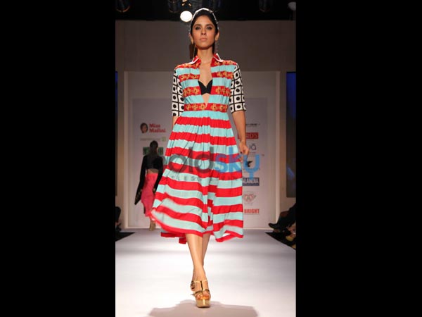 రెడ్ స్ట్రిప్స్: రెడ్ స్ట్రిప్స్: