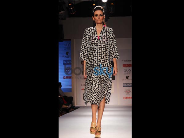 పోల్కా డ్రెస్: పోల్కా డ్రెస్: