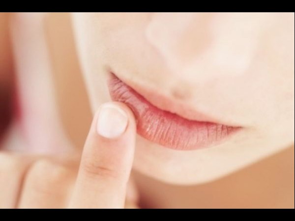 డెడ్ స్కిన్ సెల్స్ తొలగించడం :