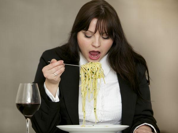  మీరు అవసరం కన్నా ఎక్కువ తినటం