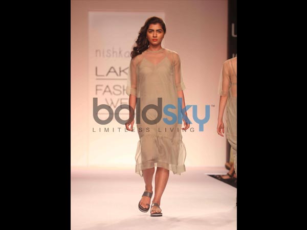 లవ్లీ గౌన్: 