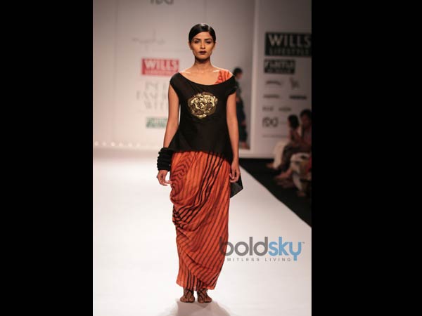 యాక్సెసరీస్: 