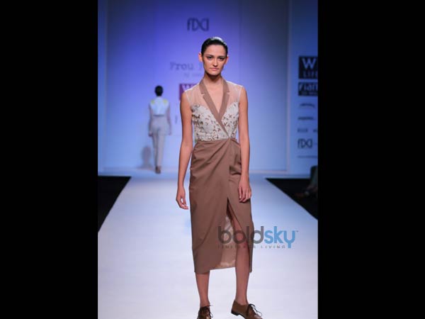 థై స్లిట్: 