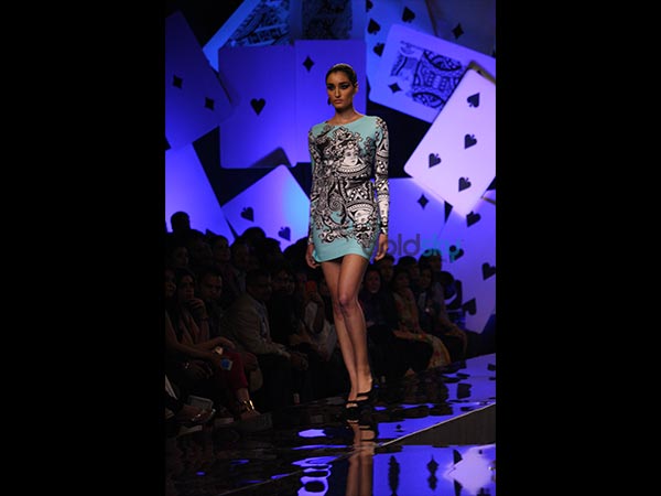 క్వీన్స్ డ్రెస్: 