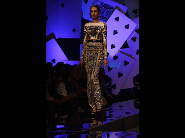 గోల్డ్ కలర్: 