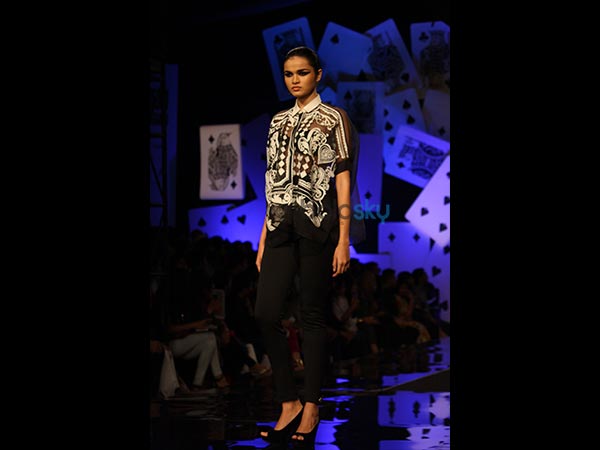 ట్రైన్స్ ఆఫ్ ప్రింట్స్: 