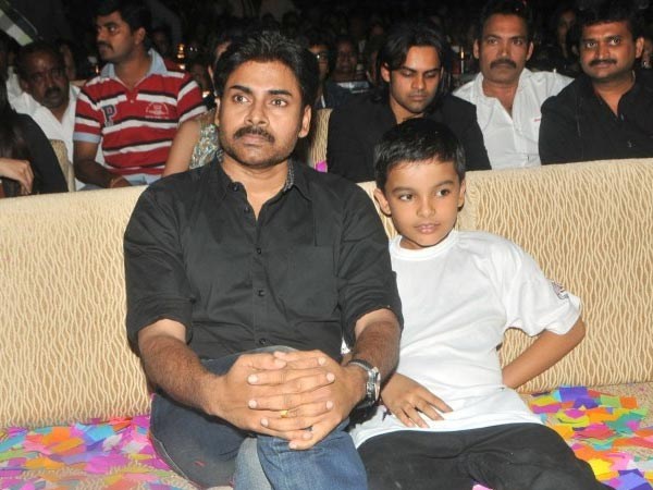 పవన్ కళ్యాణ్ -అకిరా నందన్: 