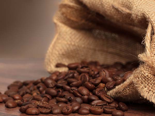 సెల్యులైట్ తో పోరాడటానికి కాఫీ: 