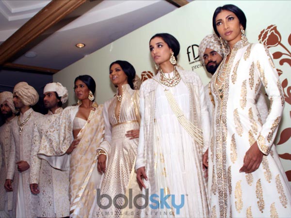 ఐసిడబ్ల్యు 2014: మంత్రముగ్ధులను చేసే రోహిత్ బాల్ కలెక్షన్స్