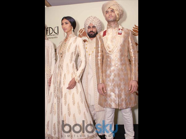 ఐసిడబ్ల్యు 2014: మంత్రముగ్ధులను చేసే రోహిత్ బాల్ కలెక్షన్స్