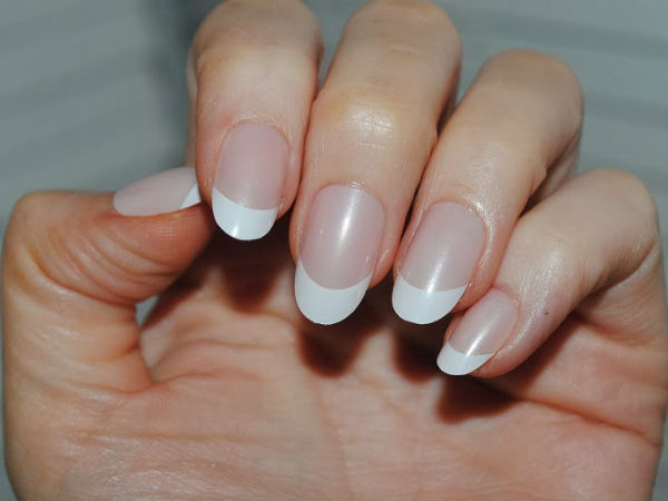 బాదం ఆకార గోరు బెడ్ కలవారు 