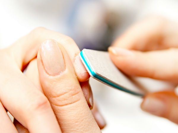  కత్తి ఆకారంలో గోరు బెడ్ ఉన్నవారు 