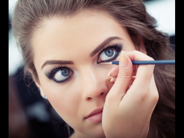 ఐ లైనర్ తో 