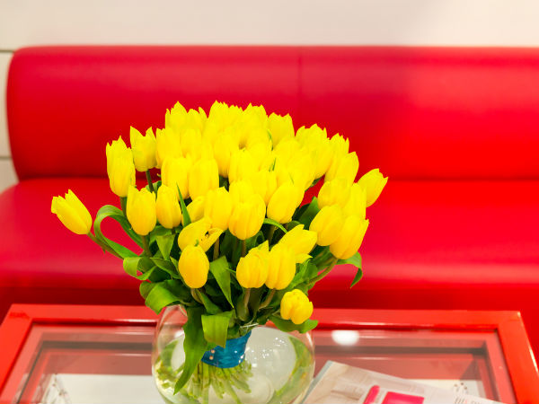 ఫ్లవర్ వాజ్ ను అలంకరించండి 