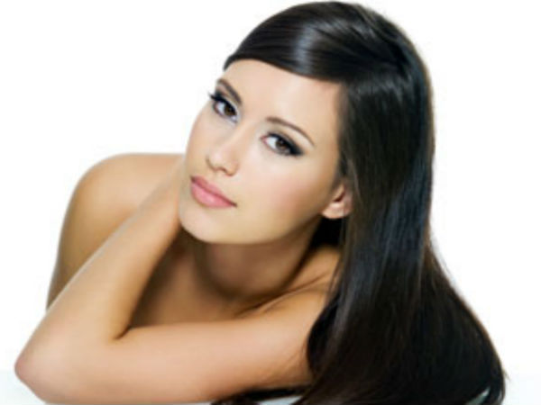 చుండ్రును మరియు జుట్టు తెల్లబడుటను నివారిస్తుంది