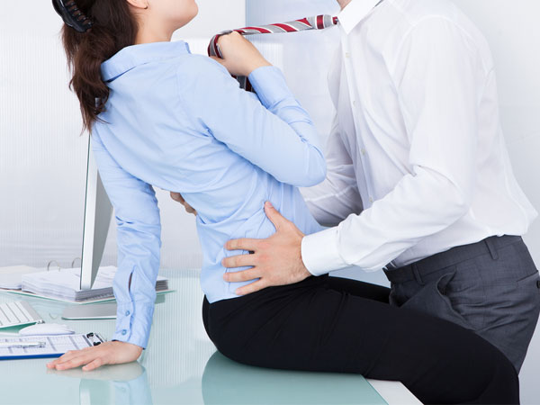 కొఆపరేట్ చేస్తాడు