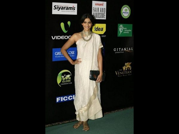 శారీ గౌన్ డిజైన్స్ : న్యూ ఇయర్ స్పెషల్ 