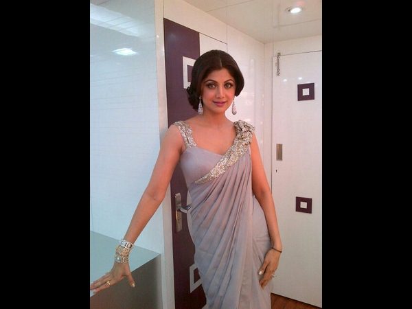 శారీ గౌన్ డిజైన్స్ : న్యూ ఇయర్ స్పెషల్ 