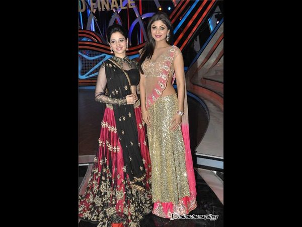 శారీ గౌన్ డిజైన్స్ : న్యూ ఇయర్ స్పెషల్ 