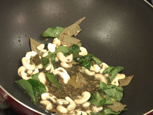  రైస్ వంటకాల్లో గీ రైస్ ఒక ఫేమస్ డిష్. గీ రైస్ అంటే చాలా మంది ఎక్కువగా ఇష్టపడుతారు. ఈ గీరైస్ రిసిపికి మీకు నచ్చిన కర్రీతో తీసుకోవచ్చు. ముఖ్యంగా గీరైస్ కు కుర్మా డిష్ లు చాలా ఫర్ ఫెక్ట్ గా నప్పుతాయి. గీ రైస్ మంచి ఫ్లేవర్ తో పాటు, రుచిని కలిగి ఉంటుంది. గీ రైస్ కు ఎక్కువగా నెయ్యి, మరింత రుచికరంగా ఉండటం కోసం, పచ్చిబఠానీలు, డ్రైనట్స్ ను ఉపయోగిస్తుంటాము. స్పైసీగా ఉండాలంటే, మీకు అవసరం అయ్యేంత కారం లేదా పచ్చిమిర్చిని జోడించి తయారుచేసుకోవచ్చు. గీ రైస్ మంచి ఫ్లేవర్ మరియు టేస్ట్ మాత్రమే కాదు, ఇందులో ఉపయోగించే పచ్చిబఠానీలు, డ్రైనట్స్, మరియు నెయ్యి, మన ఆరోగ్యానికి అవసరం అయ్యే న్యూట్రీషియన్స్ ను అందిస్తుంది. మసాలా గీరైస్ తయారుచేయడం చాలా సులభం మరియు త్వరగా తయారుచేసుకోచ్చు. మరి మీరు కూడా రుచి చూడాలంటే వంట ఎలా తయారుచేయాలో తెలుసుకోవాలిగా మరి..... Serves: 3 Preparation Time: 15 minutes Cooking Time: 20 minutes కావల్సిన పదార్థాలు: నెయ్యి: 2tbsp జీలకర్ర: 1tsp బిర్యానీ ఆకు: 3 జీడిపప్పు: 3tbsp(సన్నగా తరిగినవి) కరివేపాకు రెమ్మలు: 2లేదా 3 పచ్చి బటానీలు: ½cup ఉల్లిపాయలు: 2(చిన్న ముక్కలుగా తరిగాలి) పచ్చిమిర్చి: 3(చిన్న ముక్కలుగా తరిగాలి) ఉప్పు : రుచికి సరిపడా పసుపు: 1/4 tsp కారం: 1 tsp రైస్ : 1 ½ cup తయారుచేయు విధానం: 1. ముందుగా పాన్ లో కొద్దిగా నూనె వేసి వేడయ్యాక అందులో జీలకర్ర వేసి చిటపటలాడిన తరవ్ాత అందులో బిర్యానీ ఆకులు, జీడిపప్పు మరియు కరివేపాకు వేసి మీడియం మంట మీద ఒకటి రెండు నిముషాలు ఫ్రై చేసుకోవాలి. 2. తర్వాత అదే పాన్ లో ఫ్రెష్ గా ఉండే పచ్చిబఠానీలను వేసి 5నిముషాలు ఫ్రై చేసుకోవాలి. 3. ఆ తర్వాత సన్నగా తరిగి పెట్టుకొన్న ఉల్లిపాయ ముక్కలు మరియు పచ్చిమిర్చి ముక్కలు కూడా వేసి మీడియం మంట మీద వేగించుకవోాలి. 4. ఇప్పుడు అందులో రుచికి సరిపడా ఉప్పు, పసుపు కూడా వేసి బాగా మిక్స్ చేస్తే ఫ్రై చేసుకోవాలి. 5. తర్వాత కారం కూడా వేసి ఫ్రై చేసి తర్వాత ముందుగా ఉడికించి పెట్టుకొన్న అన్నం వేసి మొత్తం మిశ్రమాన్ని కలగలుపుకోవాలి. 6. వైట్ రైస్ కు మొత్తం మసాలా పట్టే వరకూ మిక్స్ చేసుకోవాలి. న్యూట్రీషియన్ టిప్: ఈ మసాలా గీ రైస్ లో జీడిపప్పును జోడించడం వల్ల ఆరోగ్యానికి చాలా మేలు చేస్తుంది. పూర్తి పోషకాలను అందించే నెయ్యి, జీడిపప్పు వంటివి మన శరీరానికి అవసరం అయ్యే పోషకాలను అందిస్తాయి. అవి మన శరీరంలో ఎముకలను ఆరోగ్యంగా ఉంచడంతో పాటు బరువు తగ్గడానికి సహాయపడుతాయి. అయితే ఏదైనా మితంగా మాత్రమే తీసుకోవాలి. 