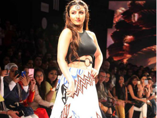 నేటివ్ స్టైల్ వస్త్రవిన్యాసం: సమ్మర్ స్పెషల్: లాక్మేష్యాషన్ షో