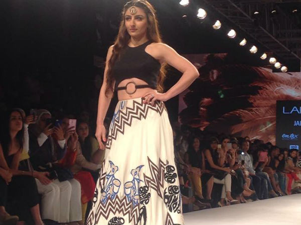 నేటివ్ స్టైల్ వస్త్రవిన్యాసం: సమ్మర్ స్పెషల్: లాక్మేష్యాషన్ షో