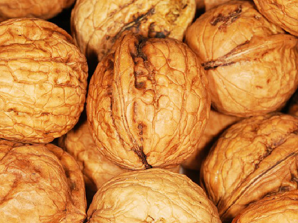 5.వాల్ నట్స్ : 