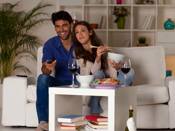 టీవీ చూడటం లేదా ఎక్కువగా మాట్లాడటం చేయకూడదు