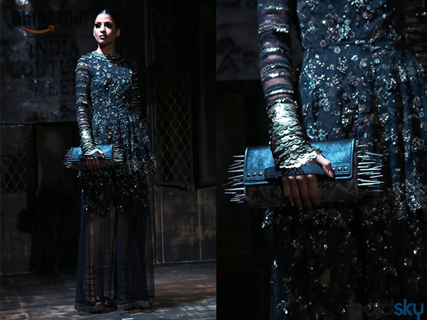 అమేజాన్ ఫ్యాష్ షోలో అవుట్ ఫిట్స్ తో పాటు ఆకట్టుకొన్న యాక్సెసరీస్ 