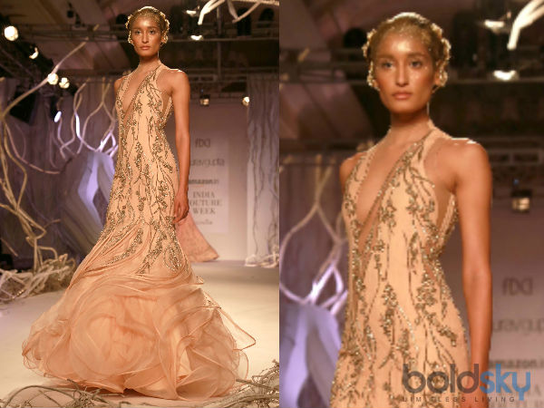 షాషన్ షోలో ఫ్యాషన్ ప్రియులను ఆకట్టుకొన్న హాట్ అండ్ సెక్సీ గౌన్స్ 