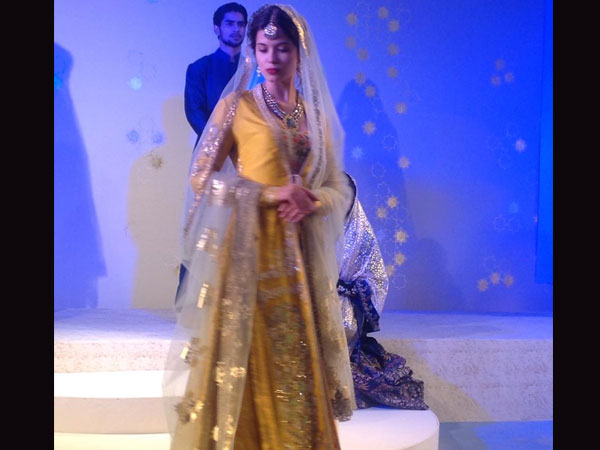  అమేజాన్ ఇండియా ఫ్యాషన్ వీక్ లో పర్షియన్ కలెక్షన్స్ అదుర్స్