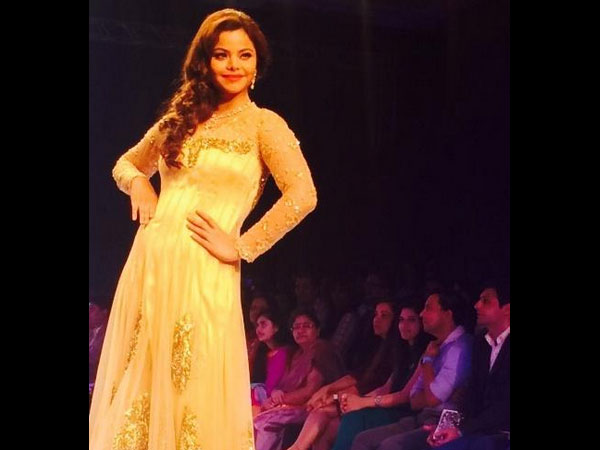 ఐఐజెడబ్ల్యు ర్యాంప్ షోలో గీతాంజలి జెమ్స్ సింపుల్ అండ్ అట్రాక్టివ్ 