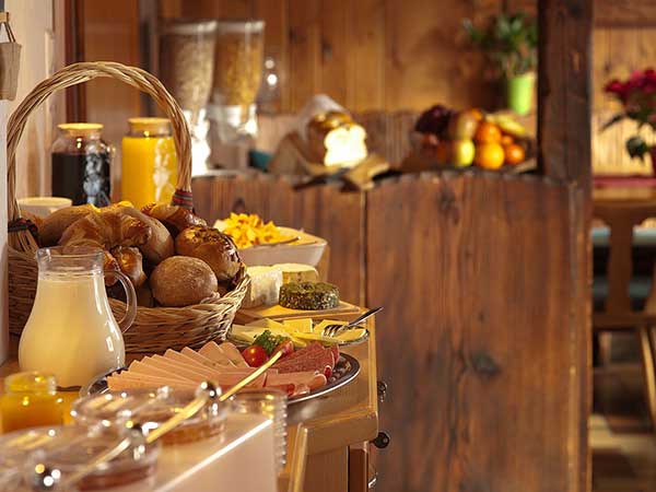 Crazy Things Indians Do At Hotels 