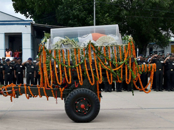 మహిళలు అంత్యక్రియలు ఎందుకు నిర్వహించరాదు ? మహిళలు అంత్యక్రియలు ఎందుకు నిర్వహించరాదు ?