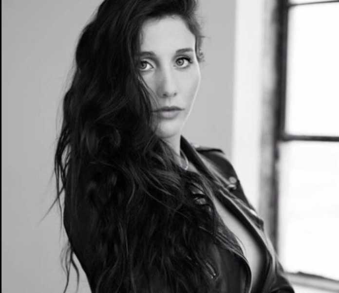 వరల్డ్ సెక్సీయస్ట్ క్రిమినల్ మోడల్ అందాలకు..కుర్రకారు దాసోహమే.. వరల్డ్ సెక్సీయస్ట్ క్రిమినల్ మోడల్ అందాలకు..కుర్రకారు దాసోహమే..