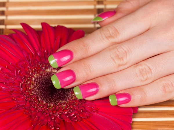 హాట్ ఆయిల్ మెనిక్యూర్ బెన్ఫిట్స్