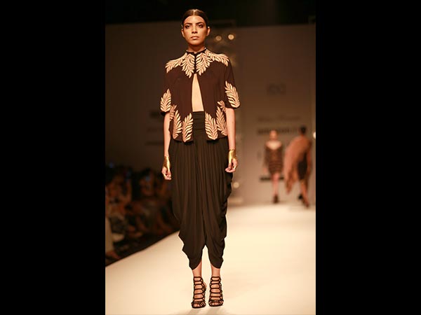 హారమ్స్ మరియు హైనెక్ టునిక్: 