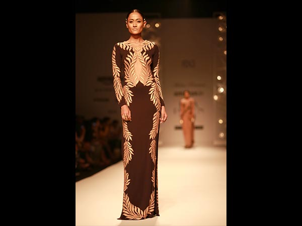 ఆకట్టుకొనే లీఫ్ వర్క్: