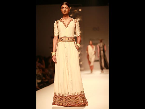 ఇండియన్ బొహిమైన్ అవుట్ ఫిట్: 