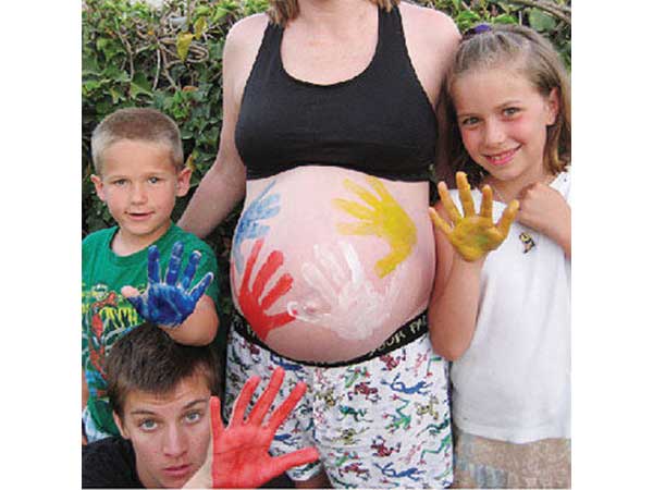 6. హ్యాండ్ ప్రింట్ బెల్లీ: 