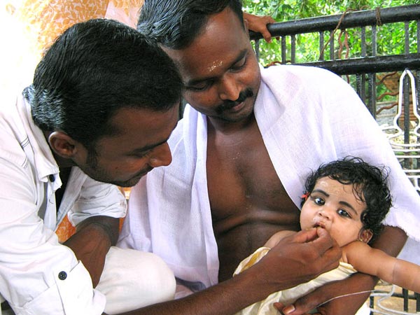 హిందువులు పిల్లలకు పుట్టు వెంట్రుకలు ఎందుకు తీయిస్తారు ? 