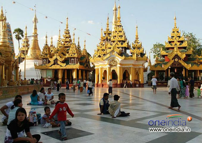 దేవాలయాల్లో దైవ దర్శనం తర్వాత ఎందుకు కూర్చుంటారు...?