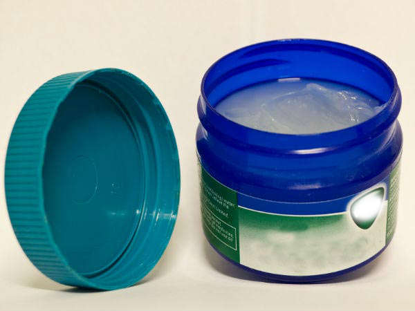 12. మెంతోలేటెడ్ చెస్ట్ రబ్స్ : 